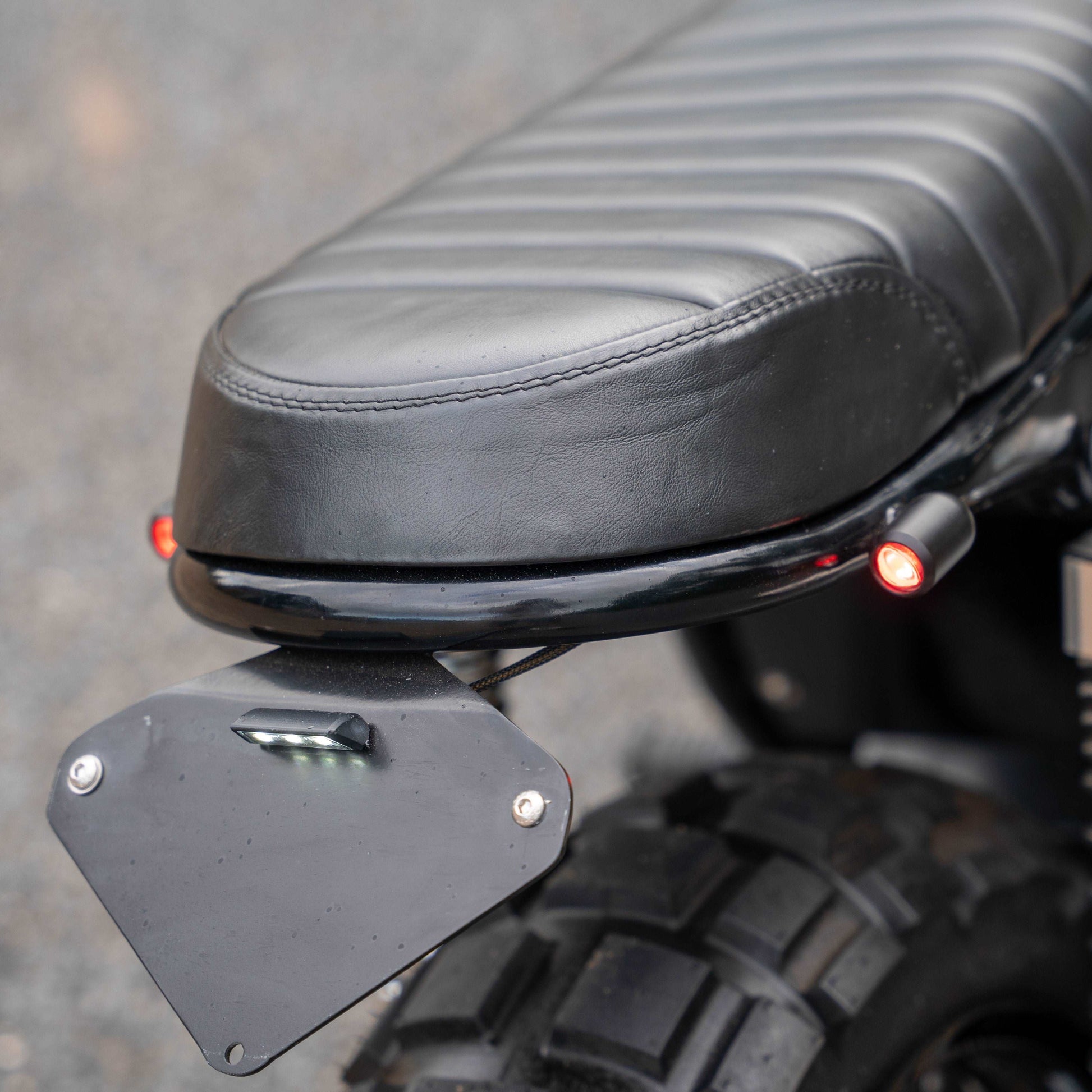 KIT INDICATEURS DE DIRECTION CLIGNOTANTS BULLET MULTIFONCTIONS CNC1 NOIR  CREE LED MOTO CUSTOM ET HARLEY DAVIDSON